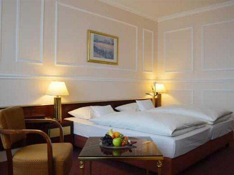 Centro Hotel Bristol Бонн Экстерьер фото