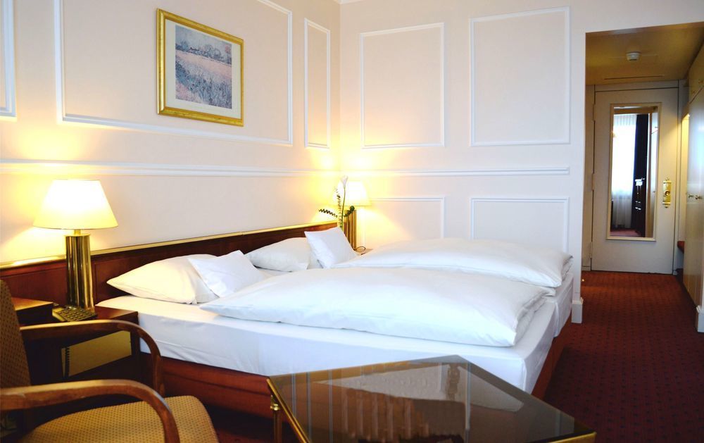 Centro Hotel Bristol Бонн Экстерьер фото
