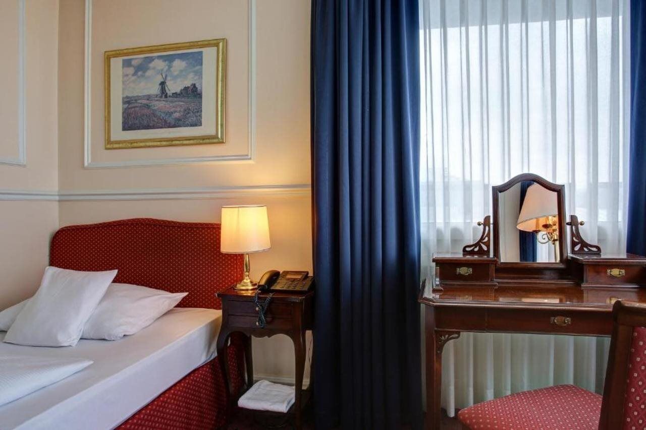 Centro Hotel Bristol Бонн Экстерьер фото